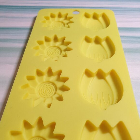 Silicone Flower Mold Crafting Baking Sunflower Tulip Yellow Candy Ice Soap Clay - Picture 2 of 5